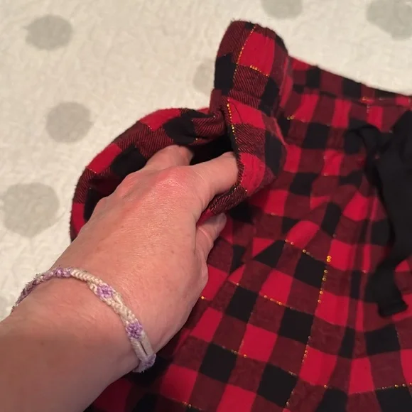 Like New Women’s Red and Black Plaid Pajama Set - Picture 9 of 9